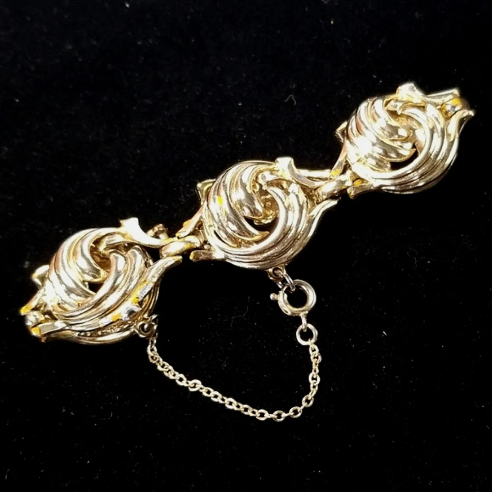Vintage Signed CORO Link Bracelet Pat Pend Gold Tone